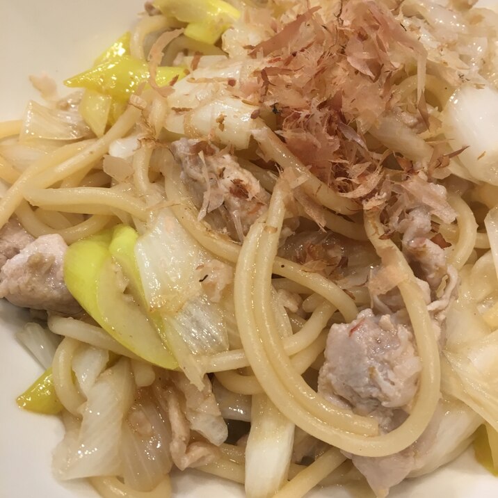 残りもの一品♪肉コマネギパスタ♪